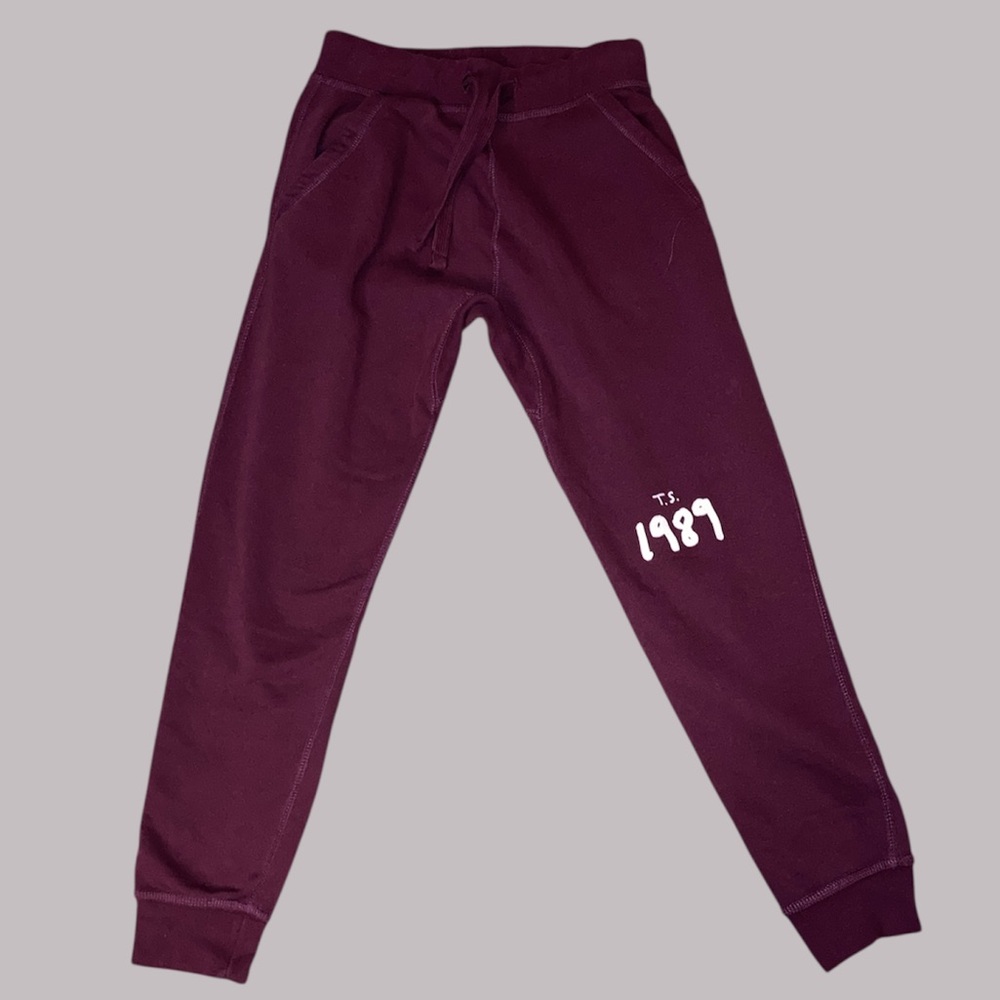 Taylor Swift 1989 (Taylor's Version) jogger sweatpants in Burgundy Size M EUC
